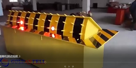 Red Led Traffic Light Automatically Hydraulic Road Blocker With Rising Vehicle Blocker